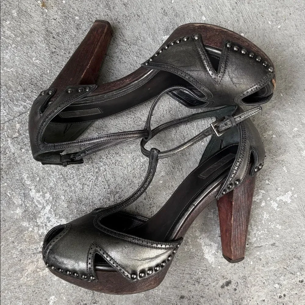 Prada please look